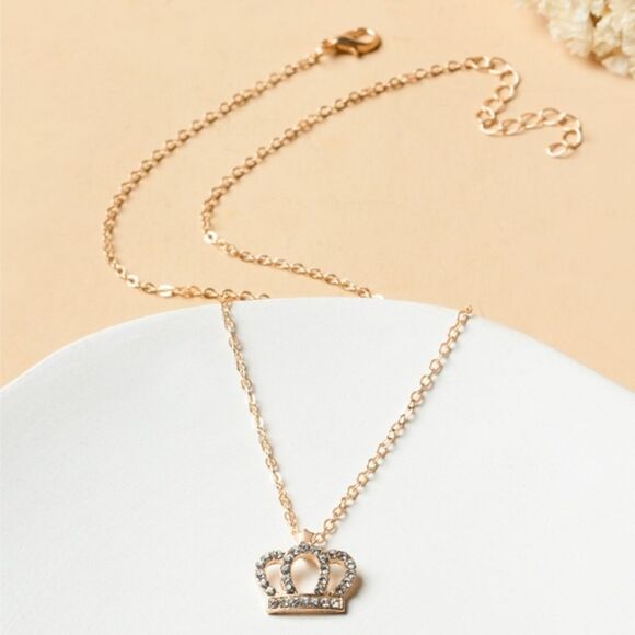 NWT Rhinestone Zinc Allow Crown pendant necklace - Picture 1 of 6